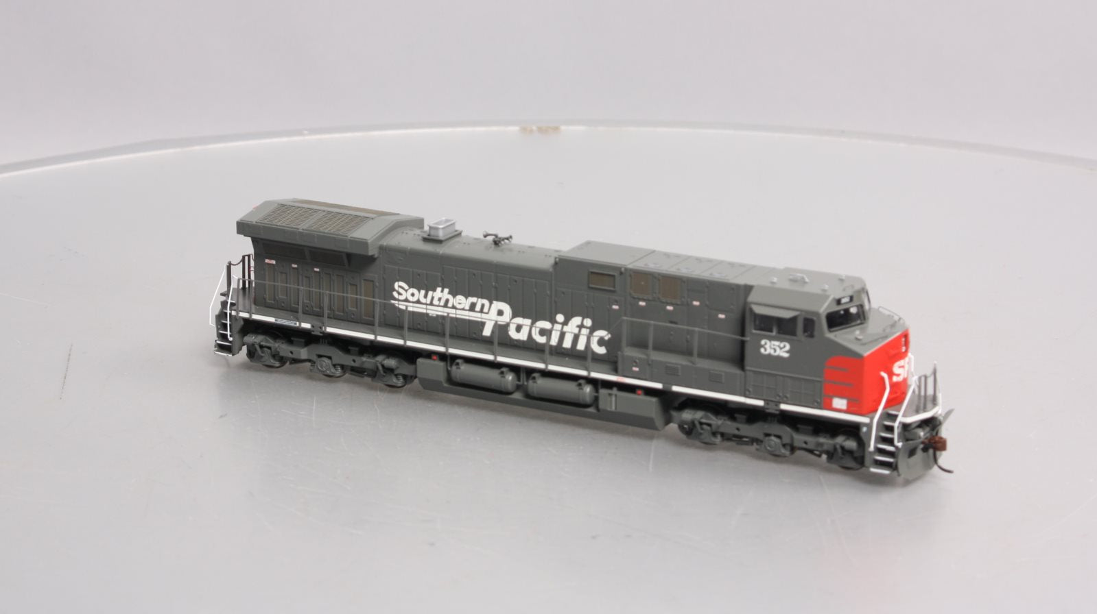 Athearn 78970 HO Southern Pacific AC4400 Powered Diesel Locomotive #352
