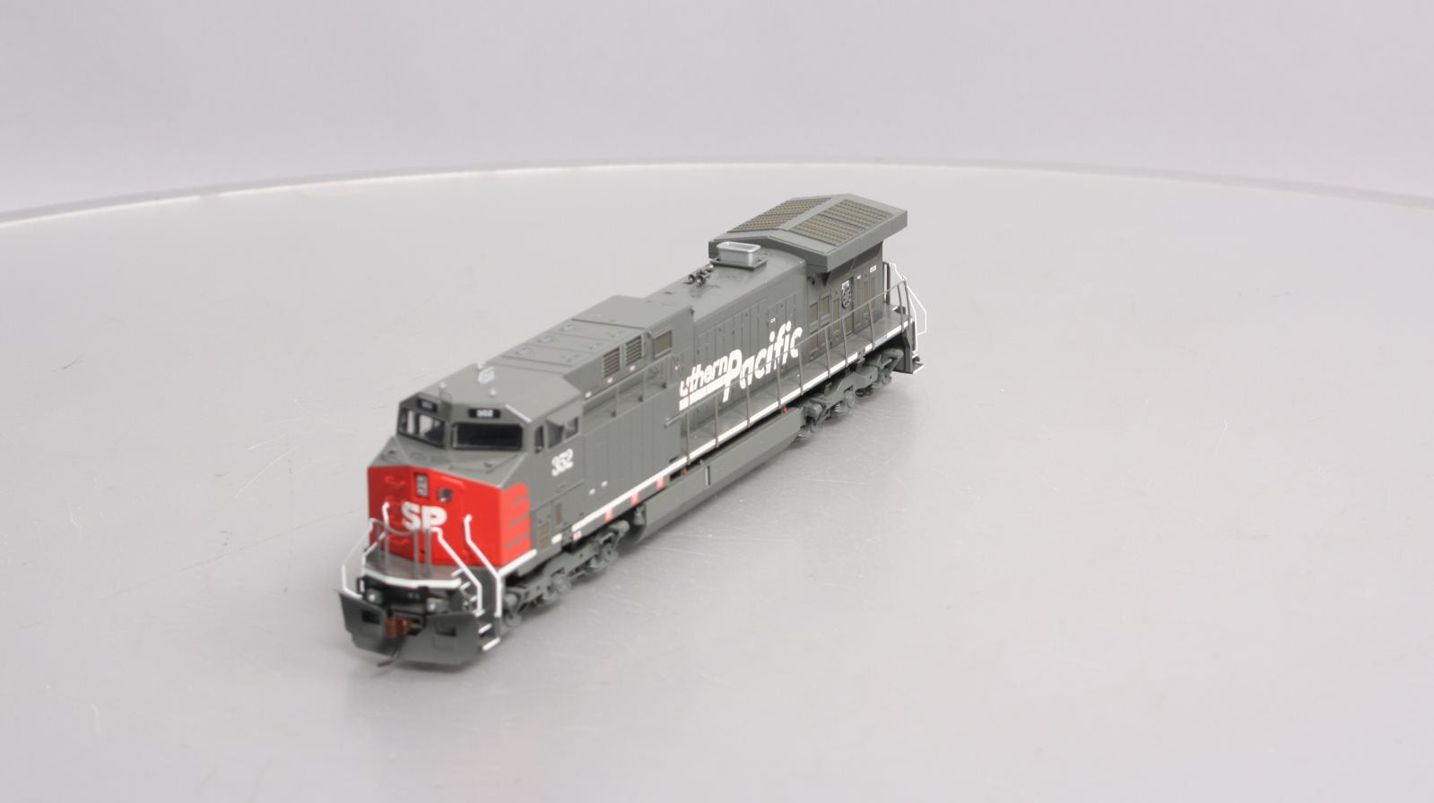 Athearn 78970 HO Southern Pacific AC4400 Powered Diesel Locomotive #352