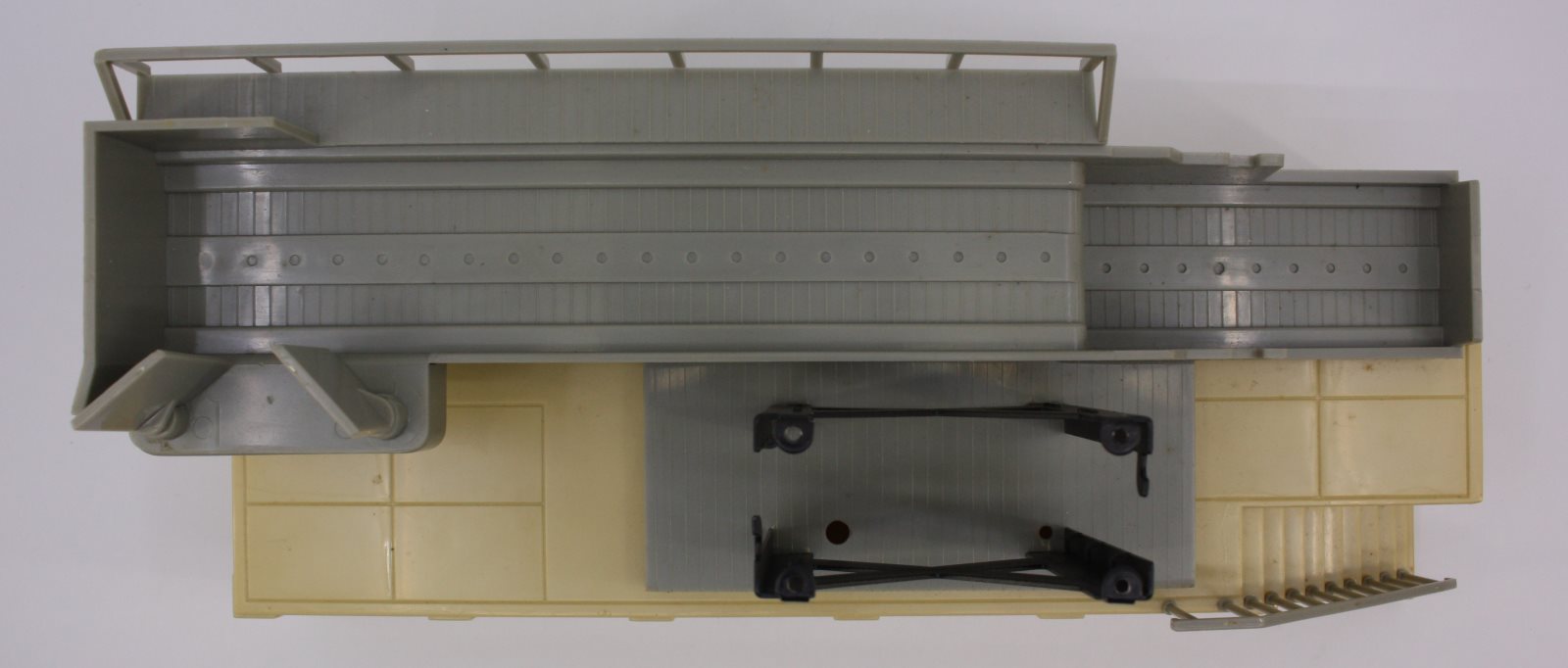 Lionel 12983-500 Culvert Unloader with Ramp and Upper Base