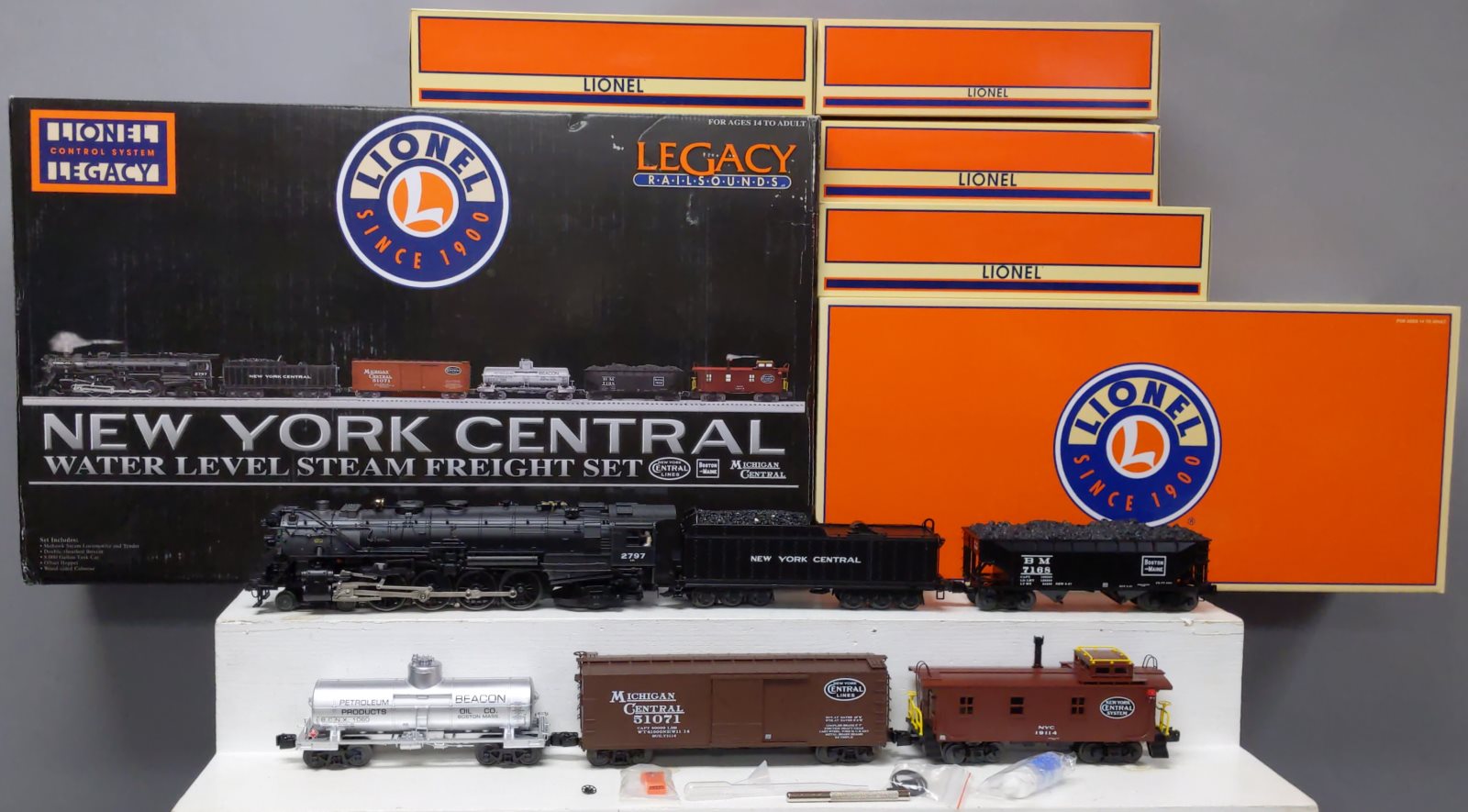 Lionel 6-29364 O Gauge New York Central Water Level Steam Freight Train Set
