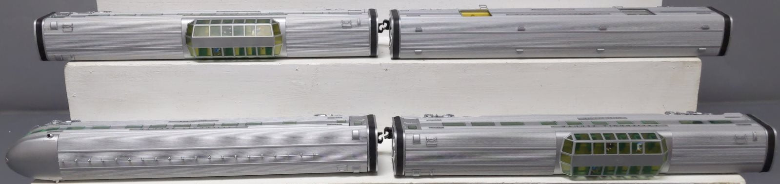 Lionel 6-25722 O Gauge D&RGW California Zephyr 18'' Aluminum Passenger 4-Car Set