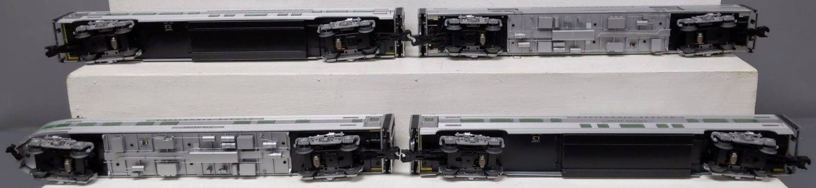 Lionel 6-25722 O Gauge D&RGW California Zephyr 18'' Aluminum Passenger 4-Car Set