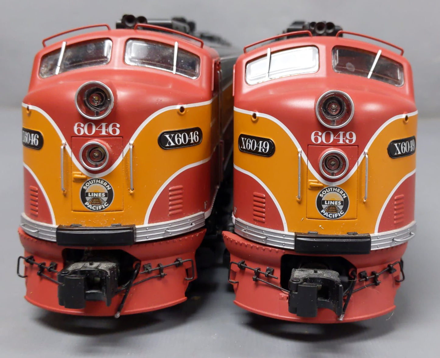 Lionel 6-39609 O Southern Pacific Legacy E9 AA Diesel Locomotive Set #6046/6049