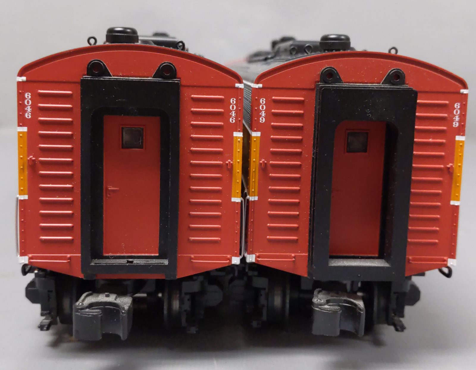 Lionel 6-39609 O Southern Pacific Legacy E9 AA Diesel Locomotive Set #6046/6049