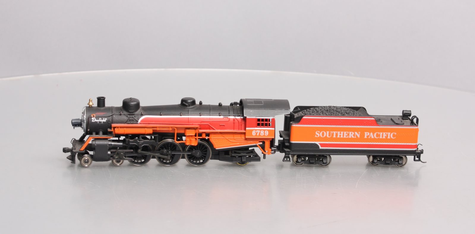 IHC 25025 HO Southern Pacific Daylight Loco 4-6-2 Pacific Premier Gold Series