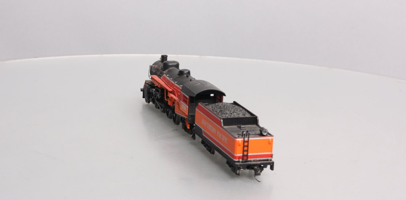 IHC 25025 HO Southern Pacific Daylight Loco 4-6-2 Pacific Premier Gold Series