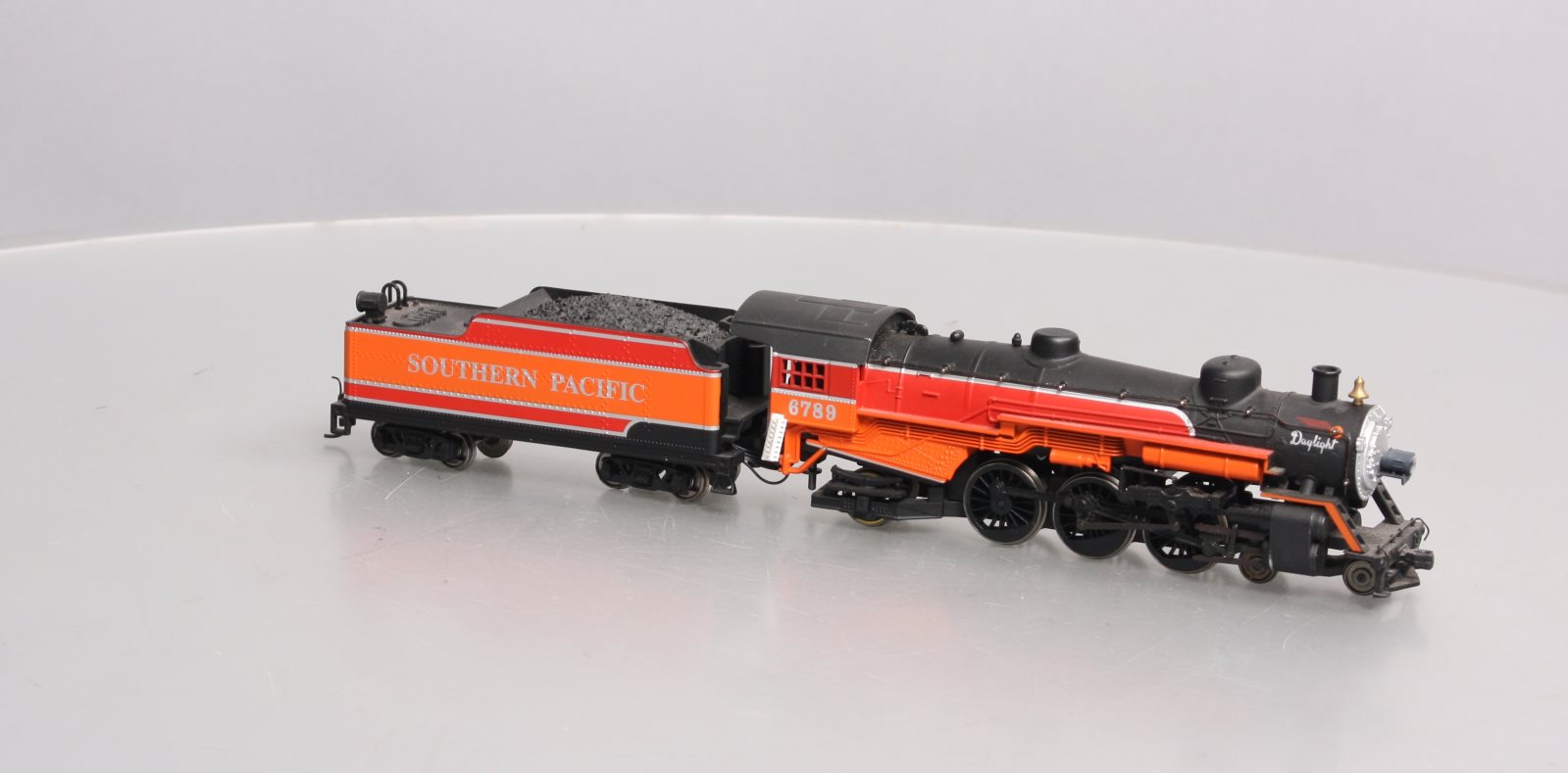 IHC 25025 HO Southern Pacific Daylight Loco 4-6-2 Pacific Premier Gold Series