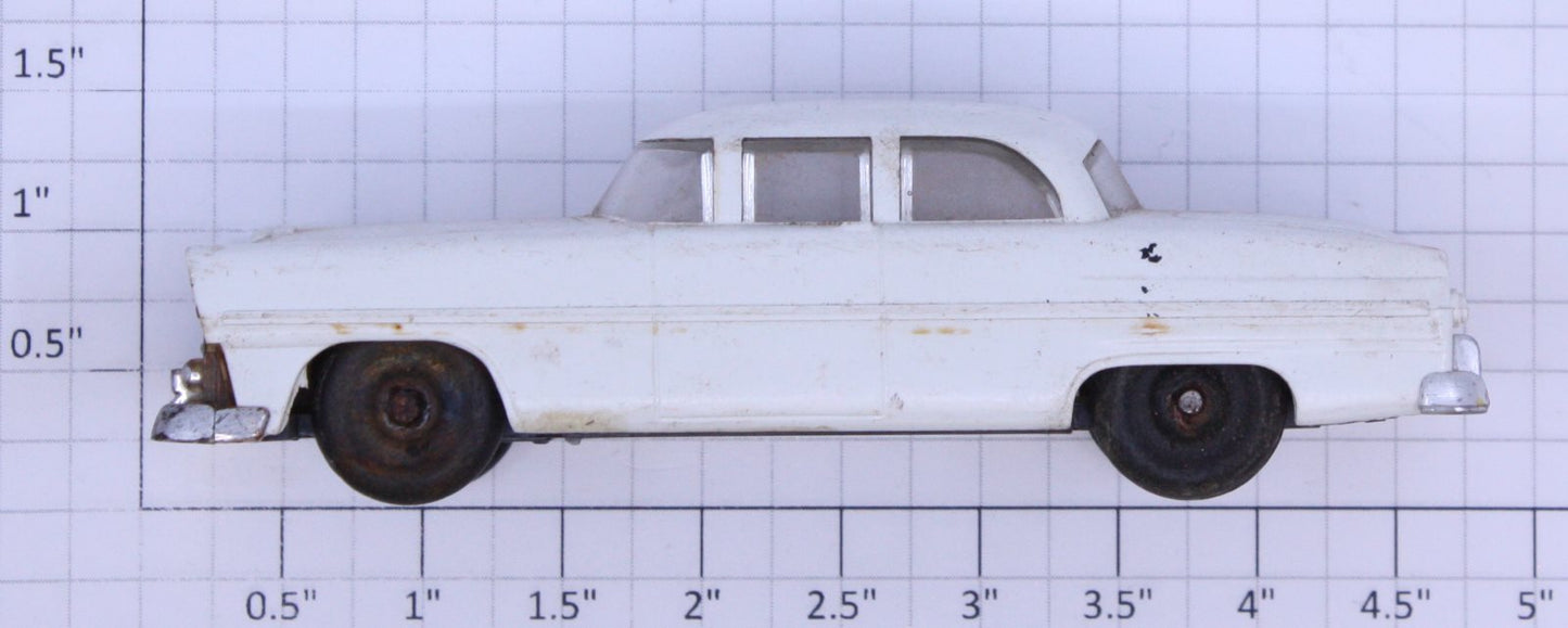 Lionel 6414-25 White Orig Automobile with Chrome Bumpers