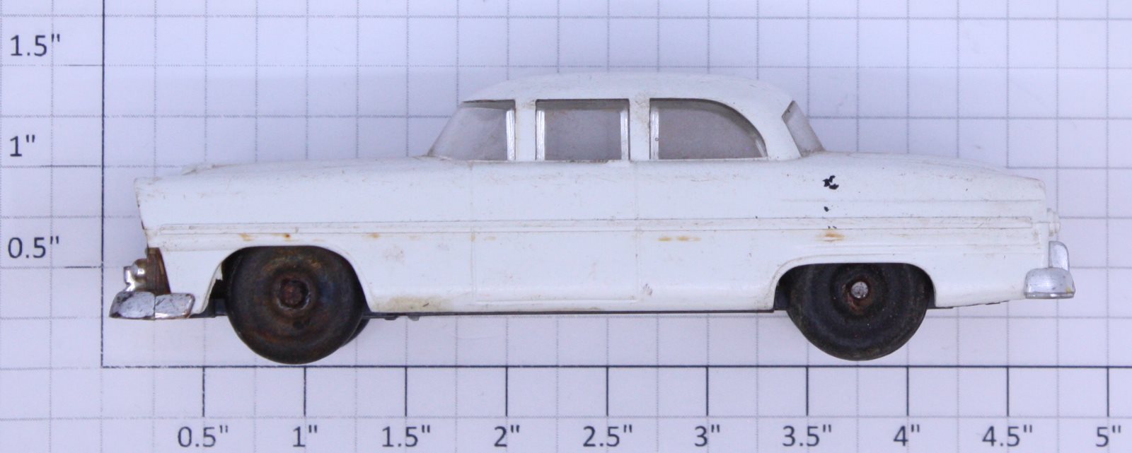 Lionel 6414-25 White Orig Automobile with Chrome Bumpers