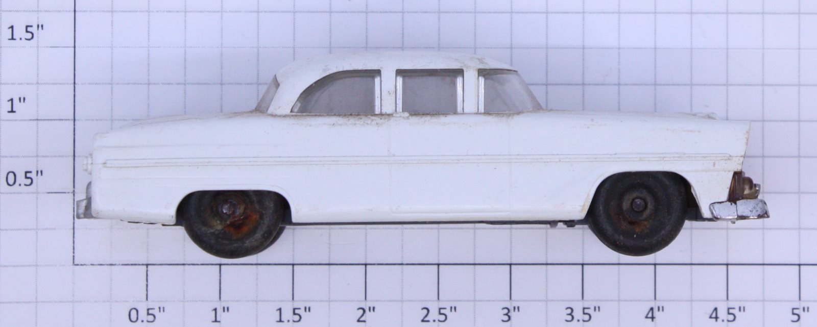 Lionel 6414-25 White Orig Automobile with Chrome Bumpers