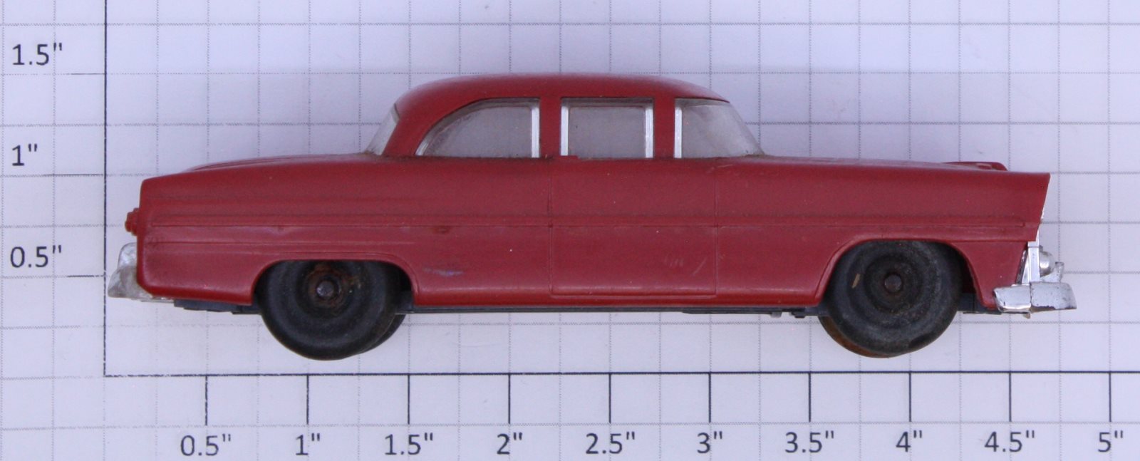 Lionel 6414-25 Red Original Automobile with Chrome Bumpers