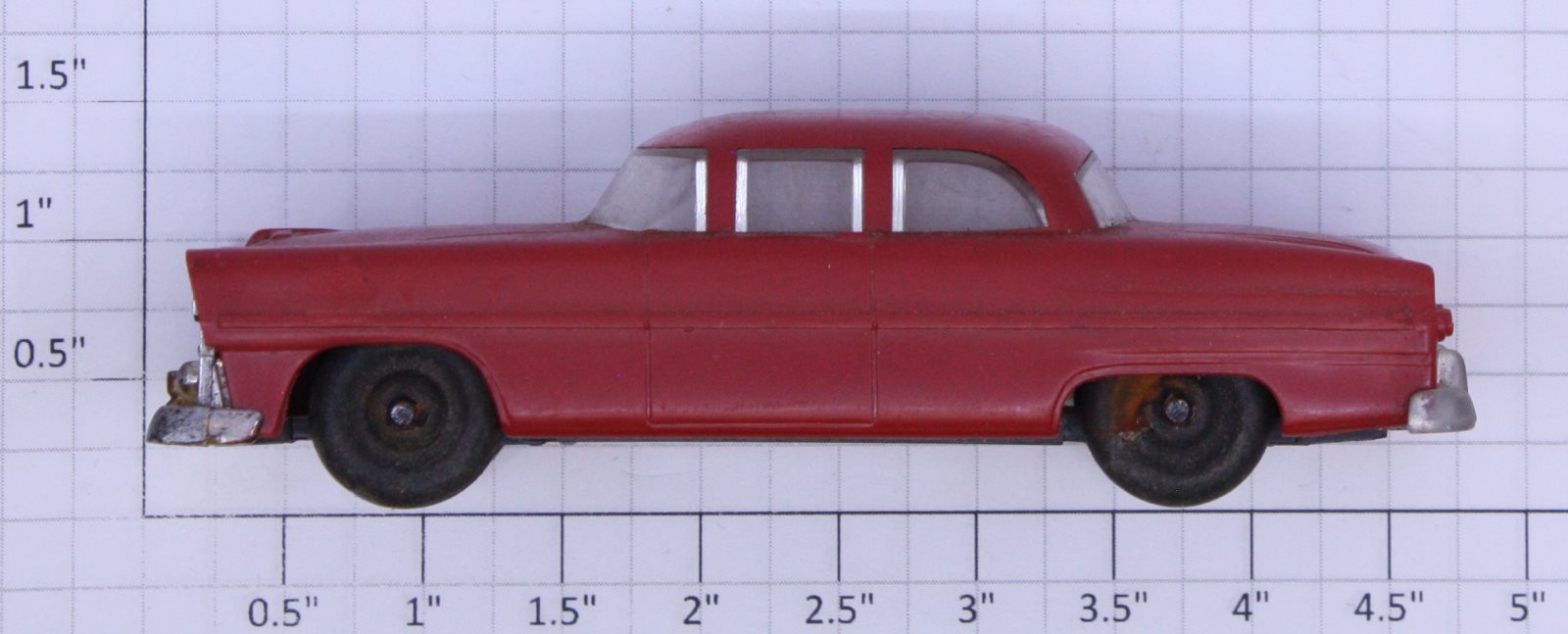 Lionel 6414-25 Red Original Automobile with Chrome Bumpers