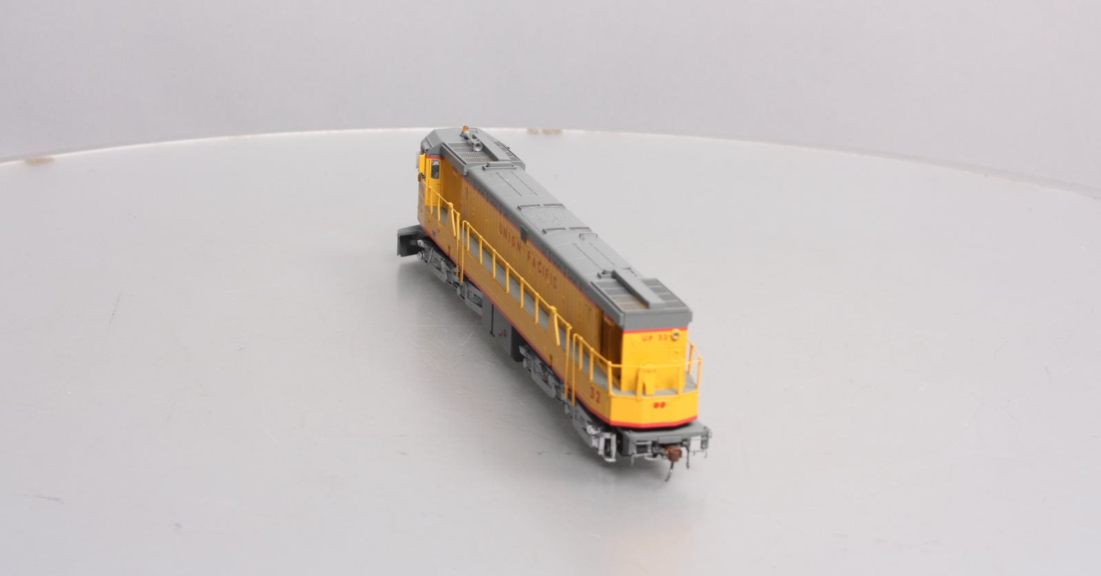 Athearn G41007 HO Union Pacific U50 Diesel Locomotive #32