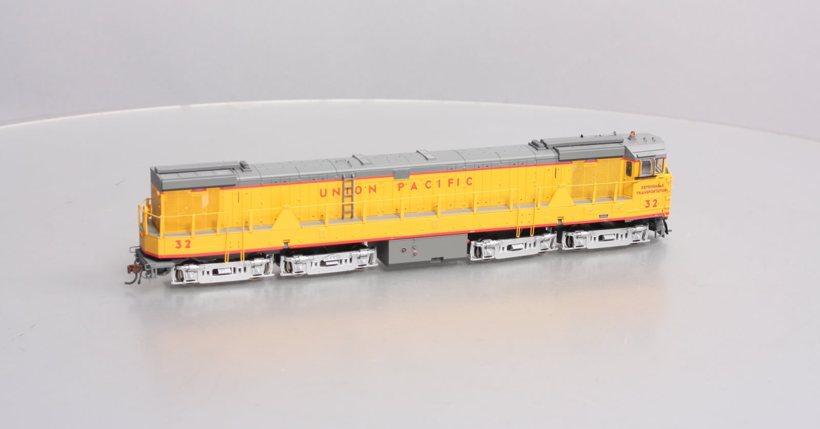 Athearn G41007 HO Union Pacific U50 Diesel Locomotive #32
