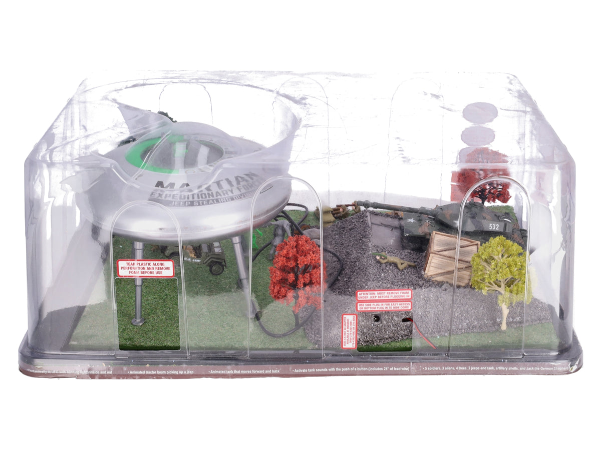 Menards 279-8287 O Gauge Army Vs. UFO Scene LN/Box