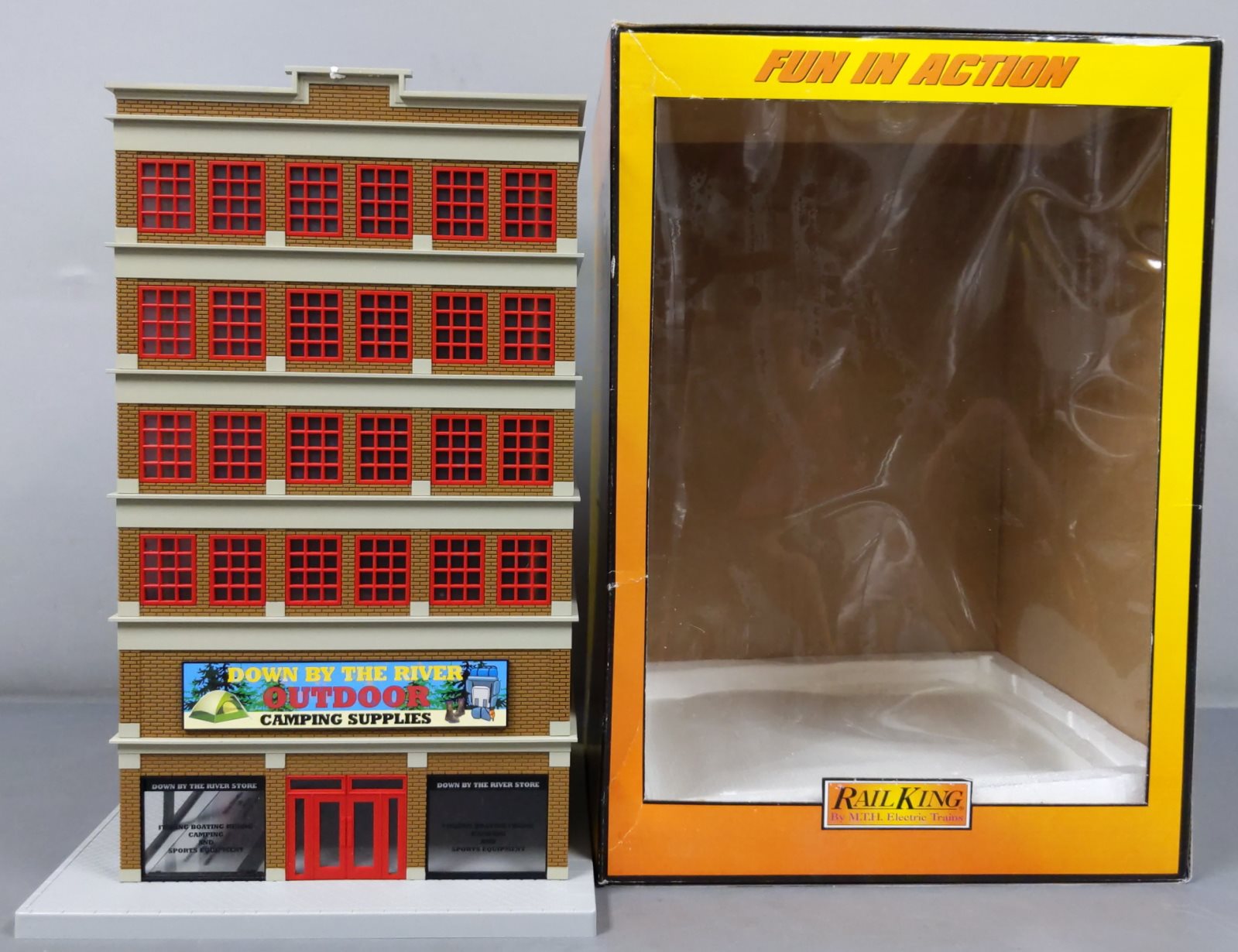 MTH 30-90270 Down By the River Outdoor Store 6-Story Building