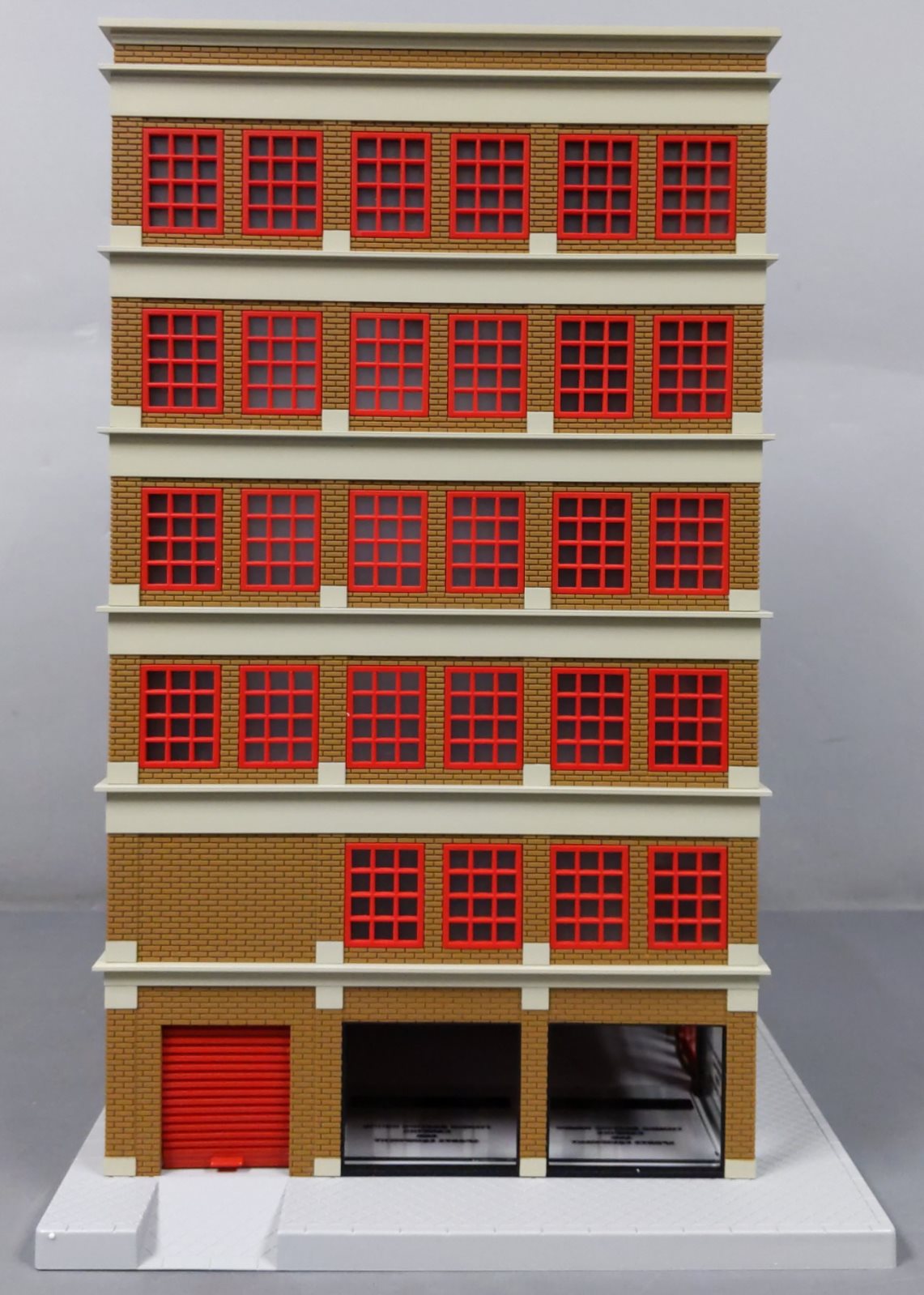 MTH 30-90270 Down By the River Outdoor Store 6-Story Building