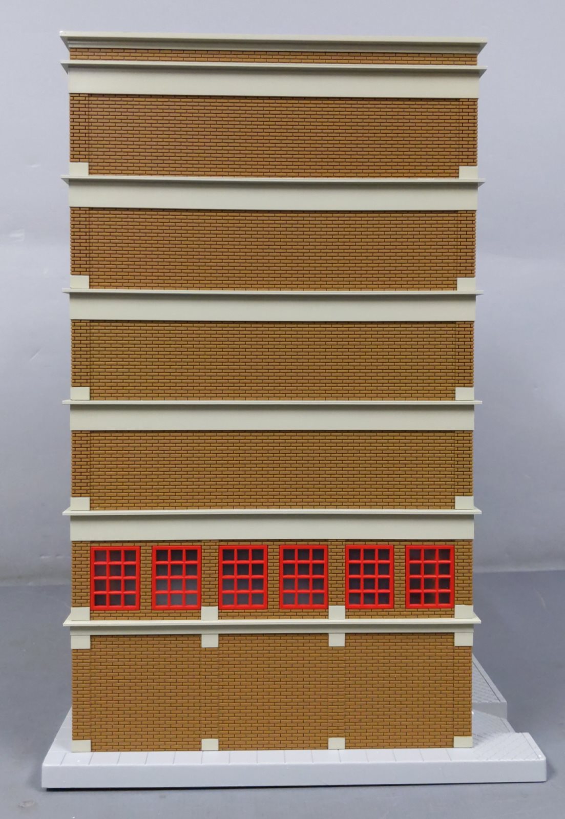 MTH 30-90270 Down By the River Outdoor Store 6-Story Building
