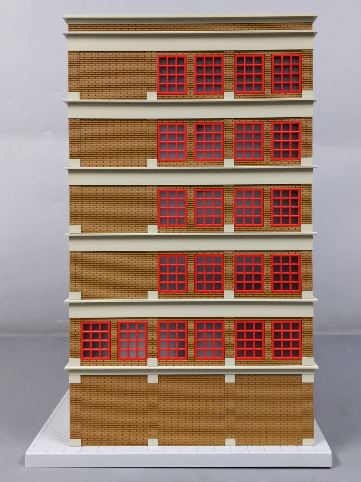 MTH 30-90270 Down By the River Outdoor Store 6-Story Building