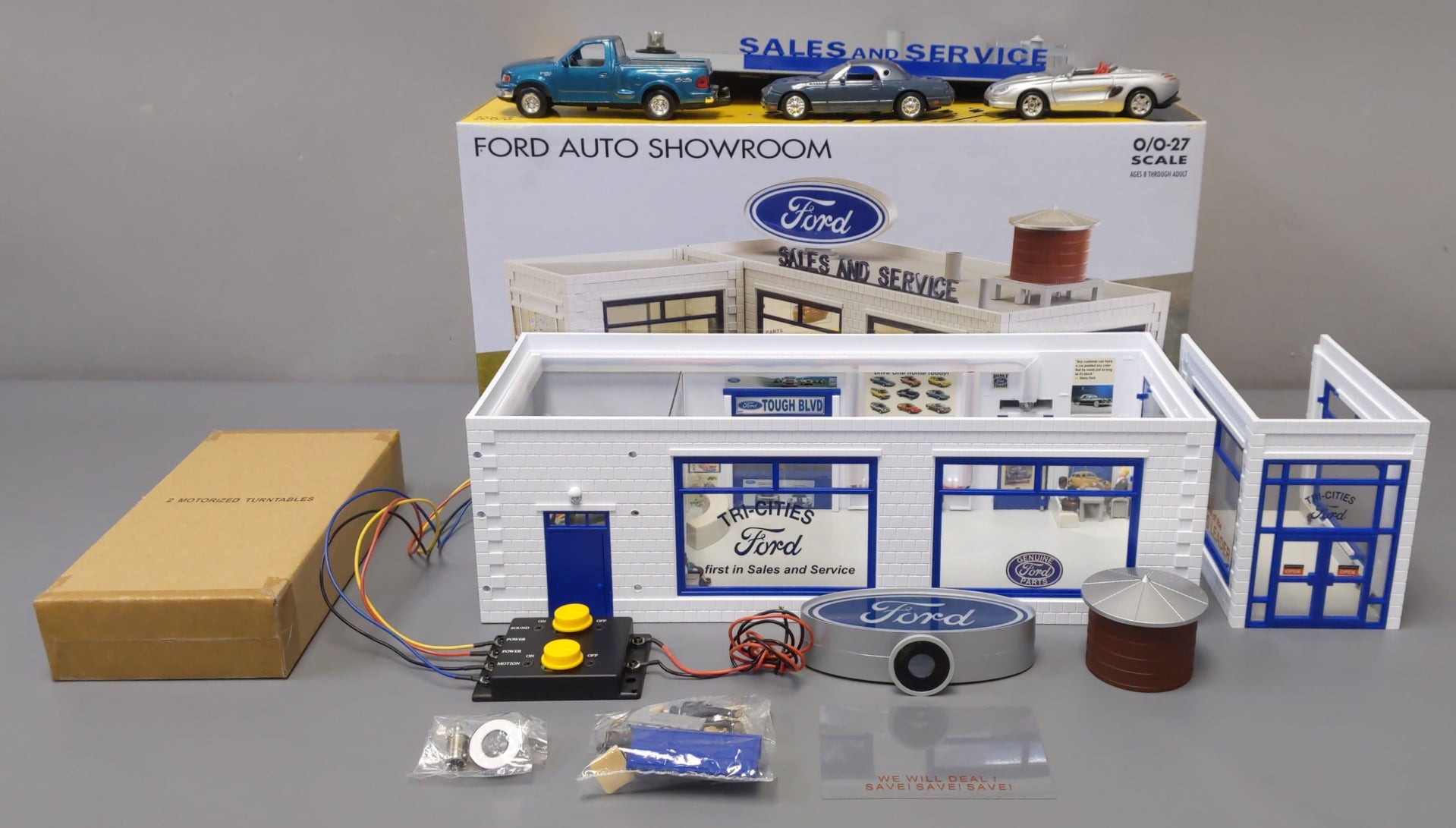 K-Line K-42417 O Built-Up Lighted FORD Auto Showroom