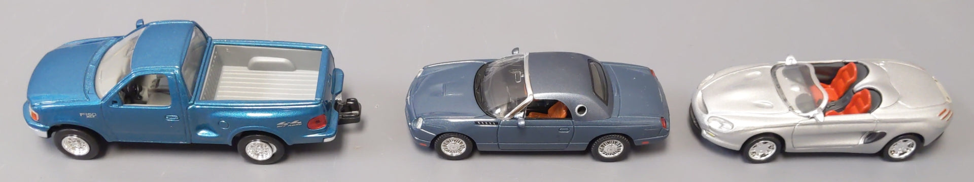 K-Line K-42417 O Built-Up Lighted FORD Auto Showroom