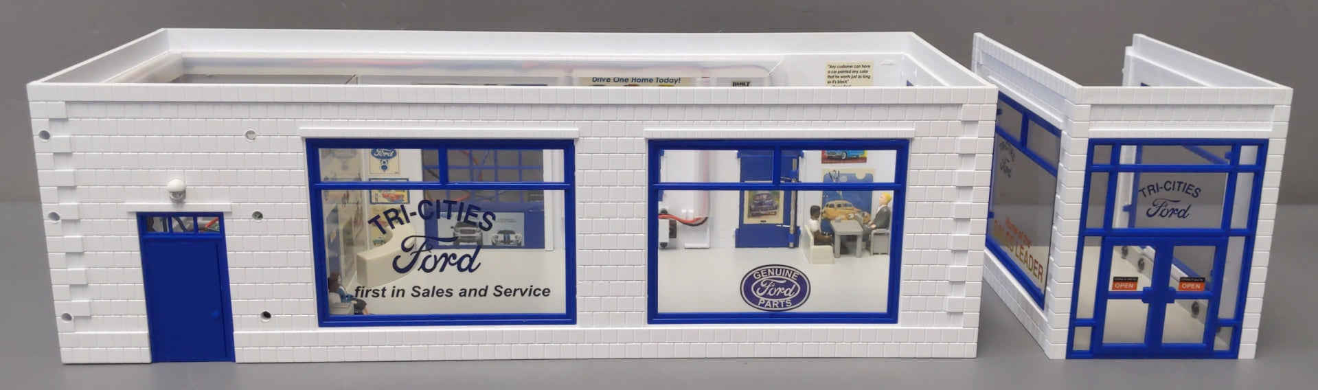 K-Line K-42417 O Built-Up Lighted FORD Auto Showroom