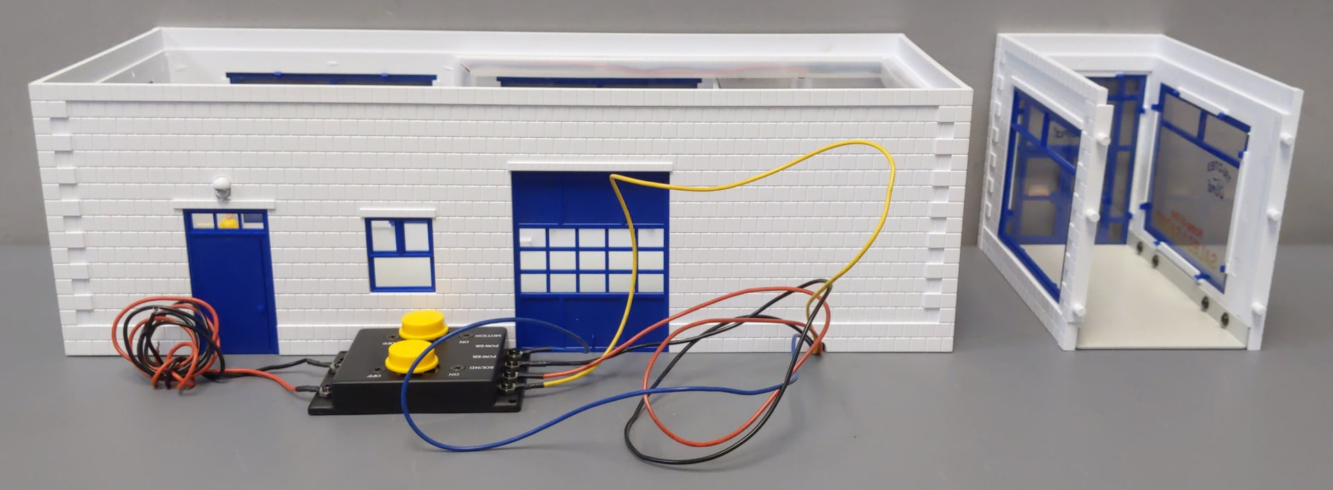 K-Line K-42417 O Built-Up Lighted FORD Auto Showroom