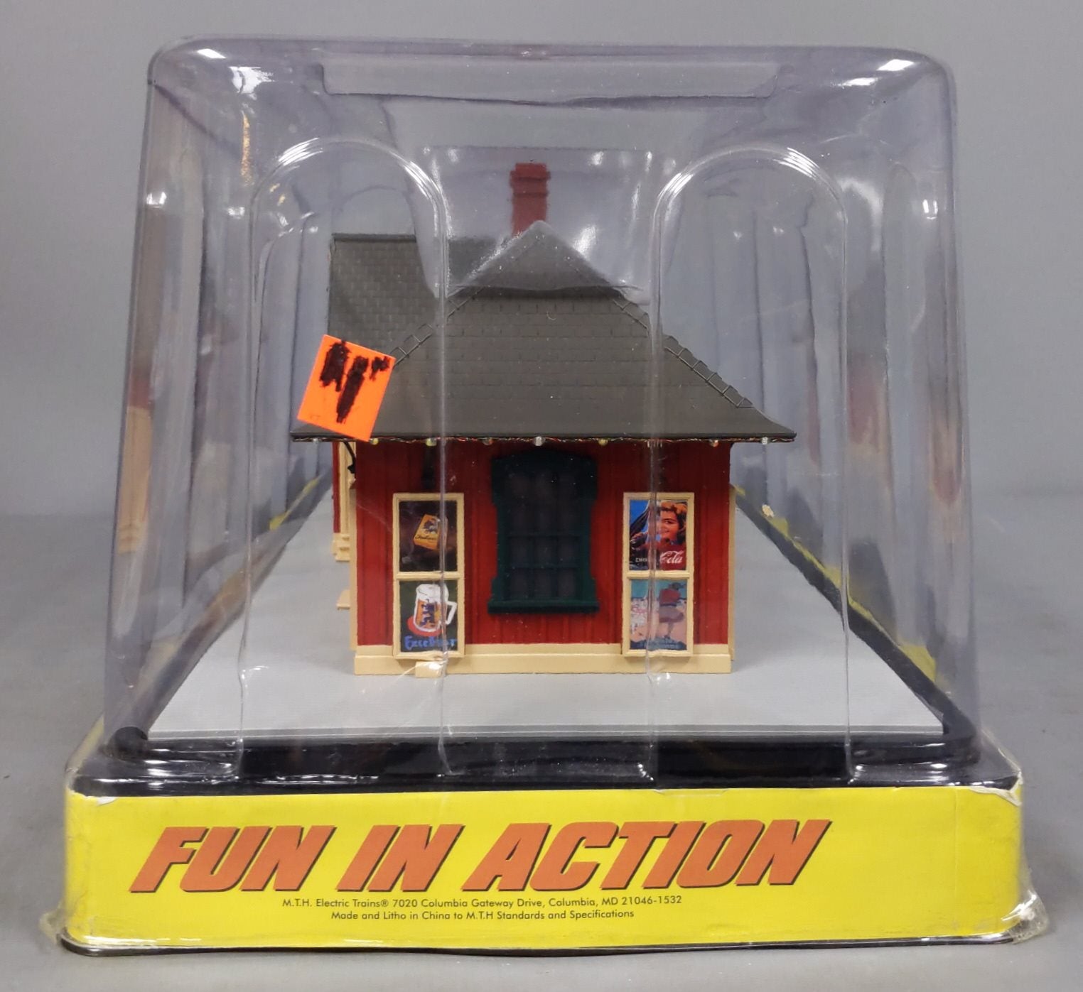 MTH 30-90524 O Main Street Country Pass Station w/ Operating Christmas Lights