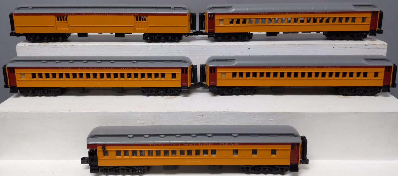 MTH 20-40022 O Milwaukee Road 70' Madison Passenger Car Set (Set of 5)