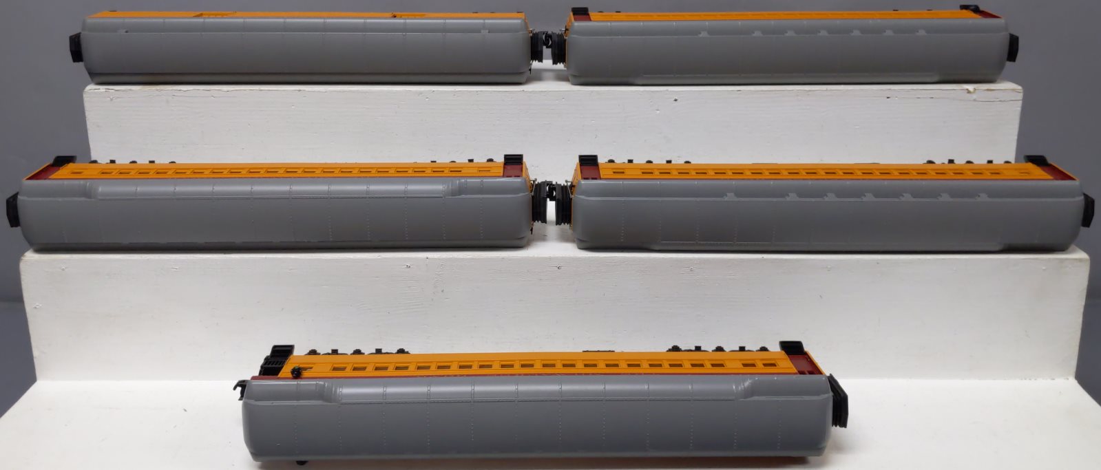 MTH 20-40022 O Milwaukee Road 70' Madison Passenger Car Set (Set of 5) LN/Box