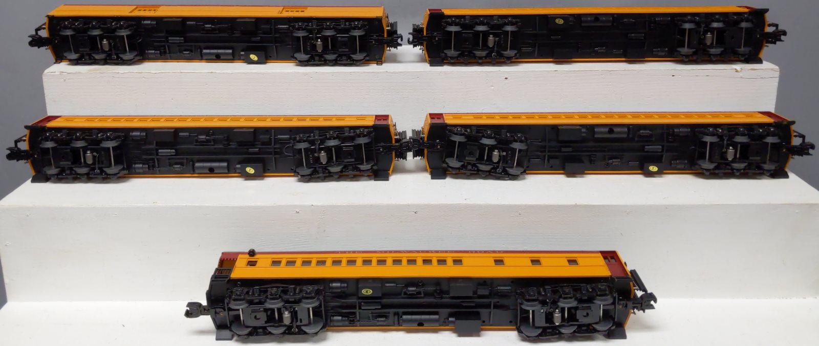 MTH 20-40022 O Milwaukee Road 70' Madison Passenger Car Set (Set of 5)