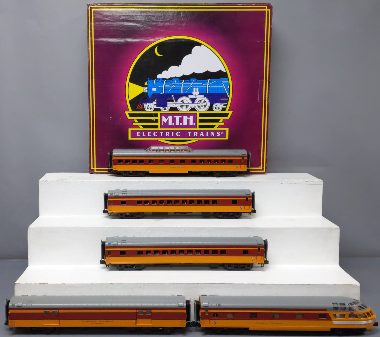 MTH 20-65284 O Milwaukee Road 70' Streamlined Passenger Car Set (Set of 5)