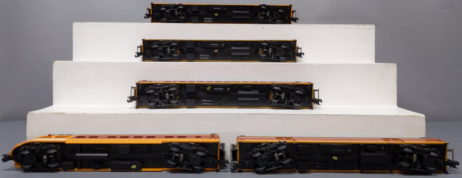 MTH 20-65284 O Milwaukee Road 70' Streamlined Passenger Car Set (Set of 5)
