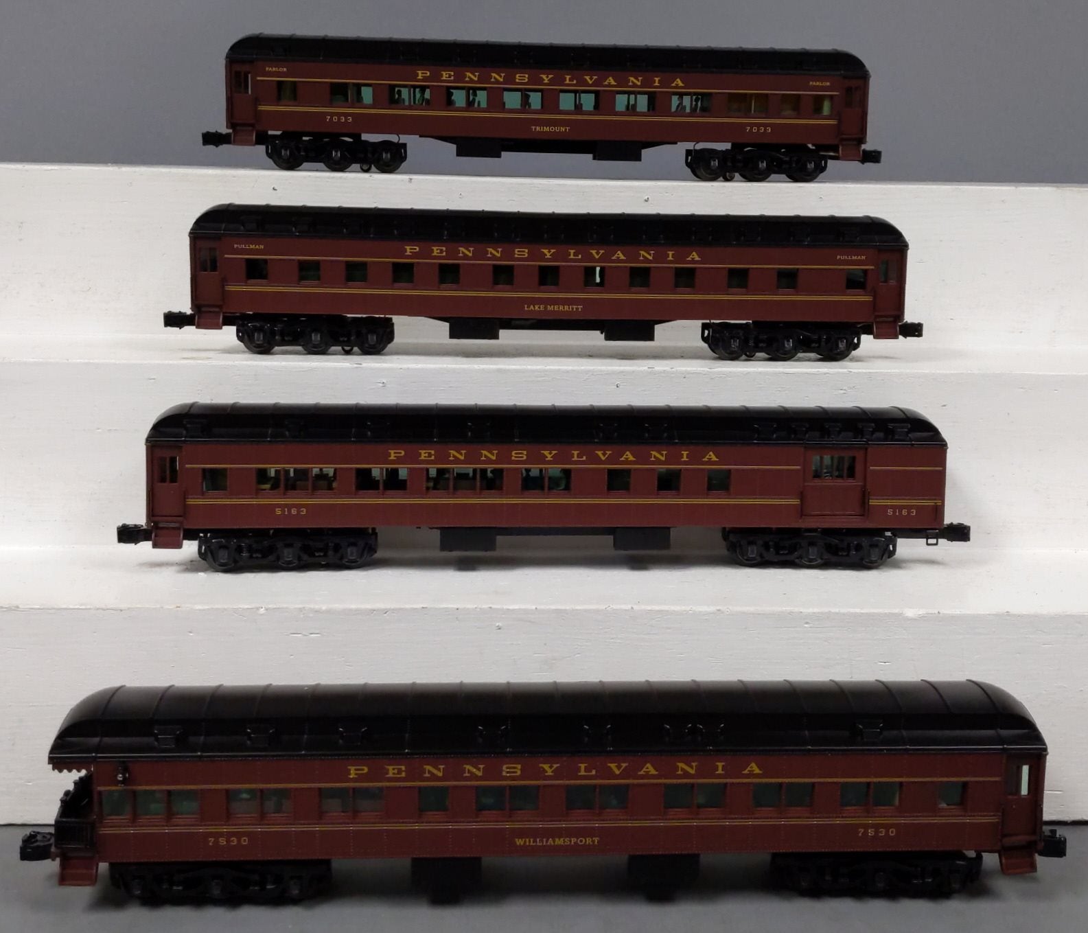 Lionel 6-25518 O Gauge Pennsylvania Heavyweight 4-Car Passenger Set NIB