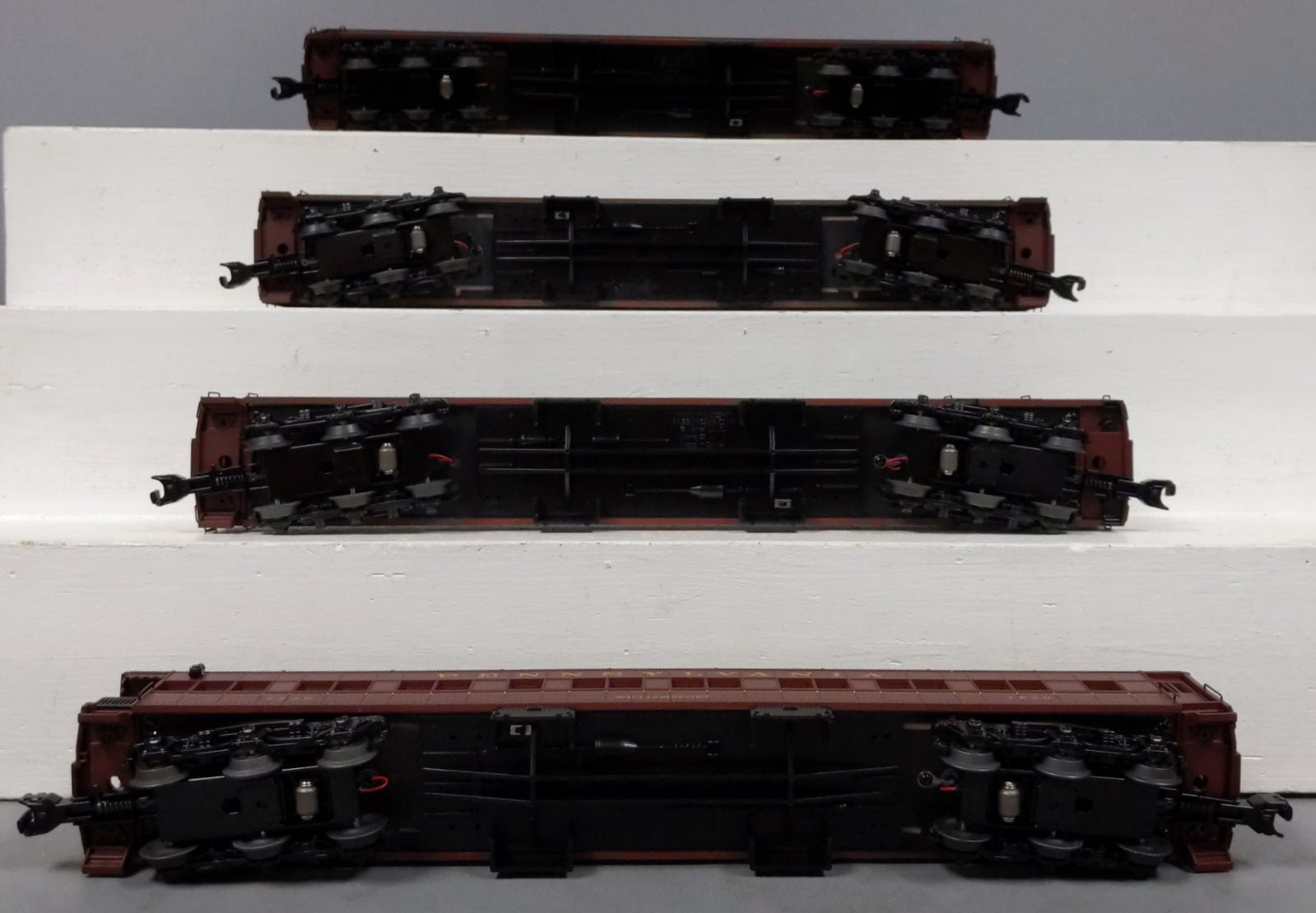 Lionel 6-25518 O Gauge Pennsylvania Heavyweight 4-Car Passenger Set NIB