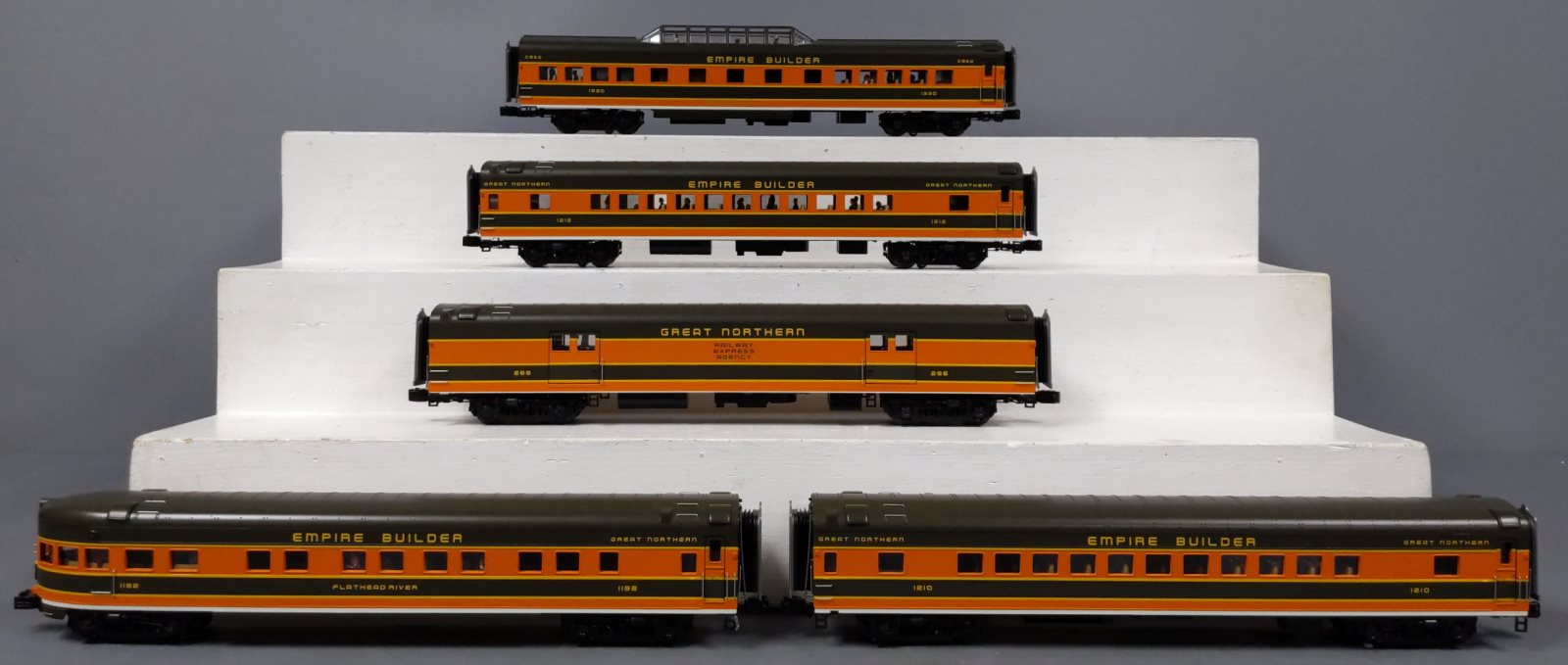 MTH 20-65158 O Great Northern 70' Streamlined Passenger Car Set