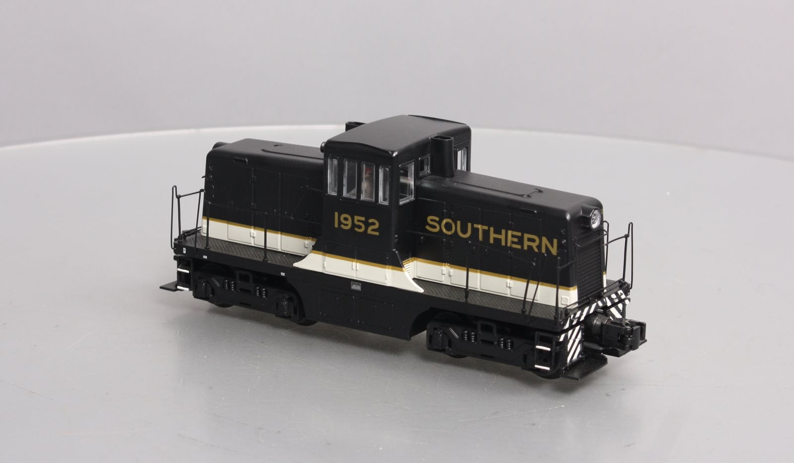 MTH 20-20469-1 O Southern G.E. 44 Ton Diesel Engine w/P-S 3.0 (Hi-Rail) #1952