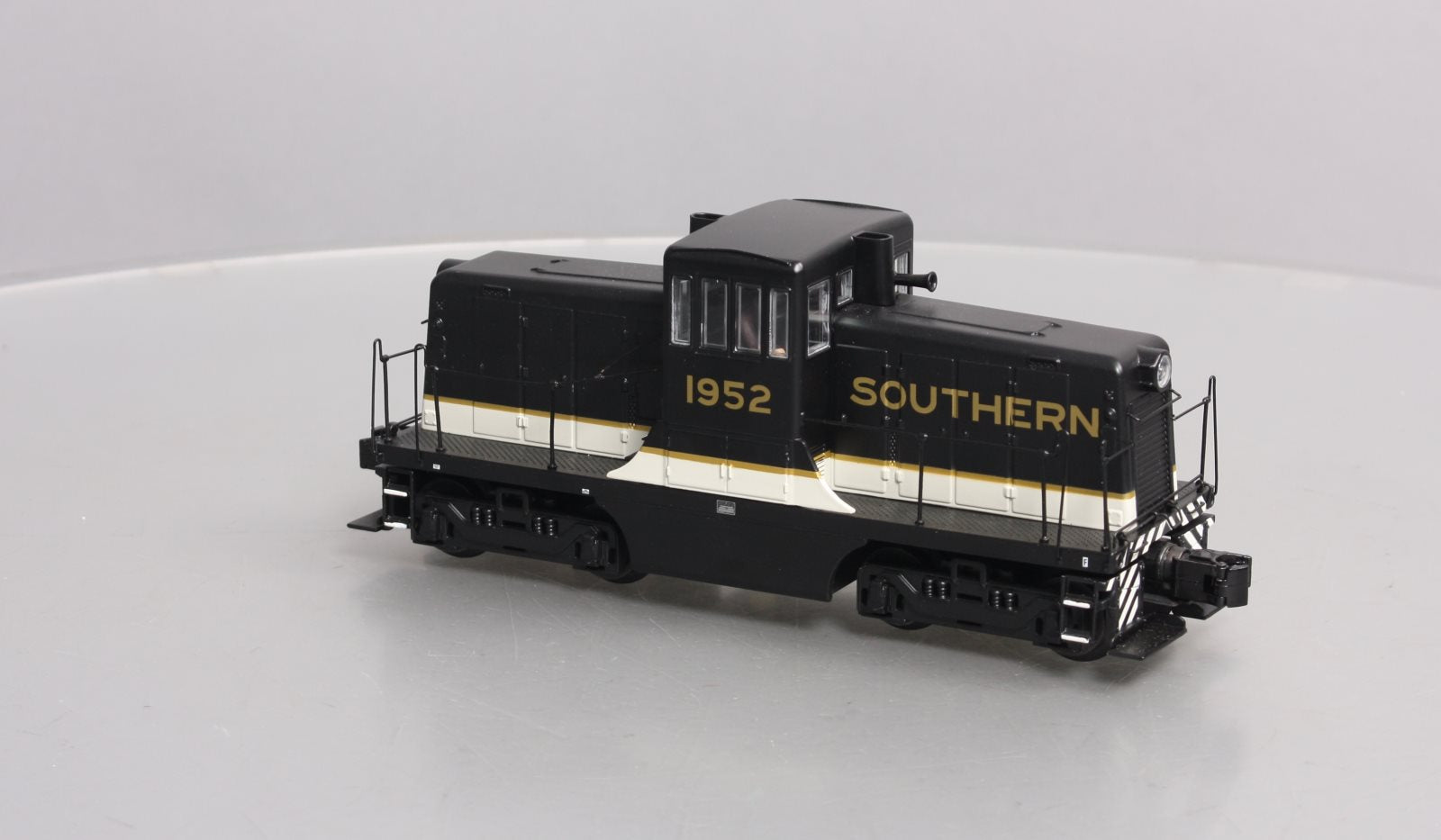 MTH 20-20469-1 O Southern G.E. 44 Ton Diesel Engine w/P-S 3.0 (Hi-Rail) #1952