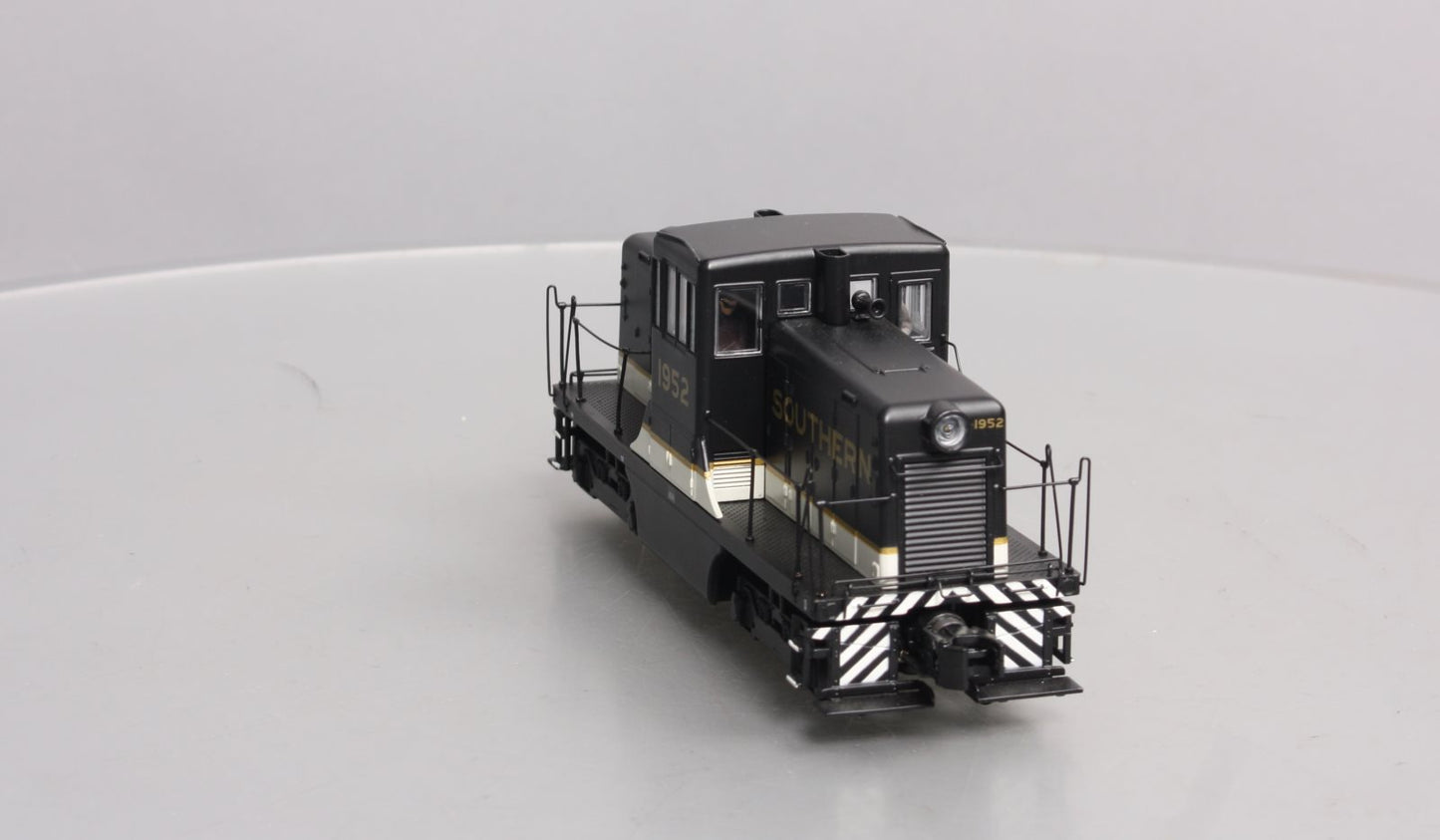 MTH 20-20469-1 O Southern G.E. 44 Ton Diesel Engine w/P-S 3.0 (Hi-Rail) #1952