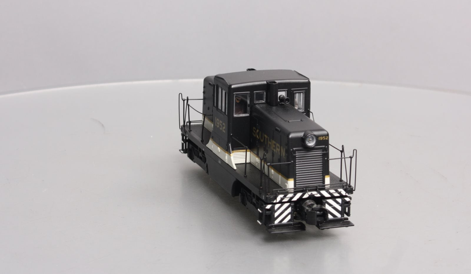 MTH 20-20469-1 O Southern G.E. 44 Ton Diesel Engine w/P-S 3.0 (Hi-Rail) #1952