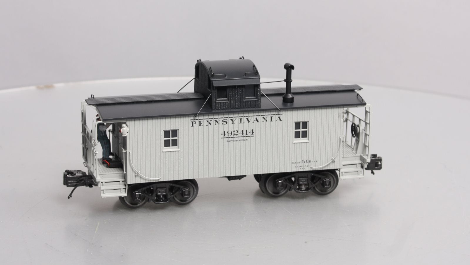 MTH 20-91646 O Pennsylvania Premier N-6b Caboose w/Operating Signal Man #492414