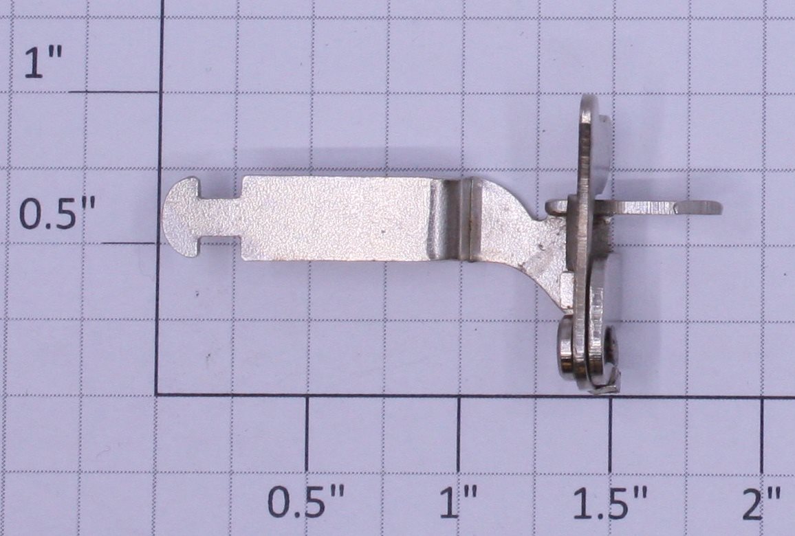 Lionel CP-9 O Gauge Straight Shank Latch Coupler Complete without Spring