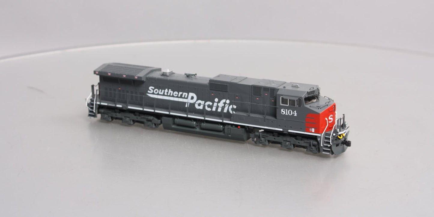 Kato 37-6630 HO Southern Pacific GE C44-9W Diesel Loco Standard DC #8104