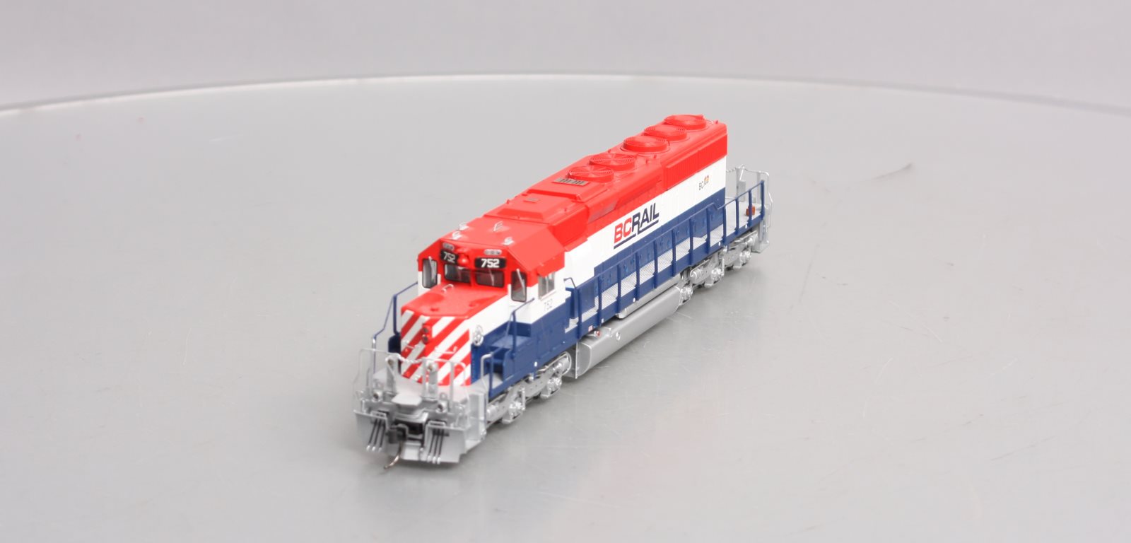 Bowser 24447 HO BC Rail GMD SD40-2 Diesel Locomotive with Sound #752