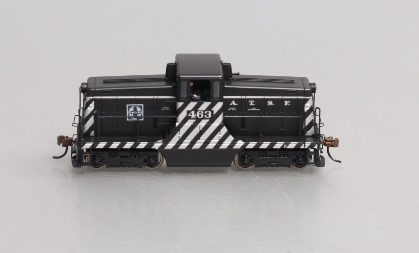 Bachmann 62208 HO Scale SF/Zebra Stripe 44-Ton Switcher #463 w/DCC