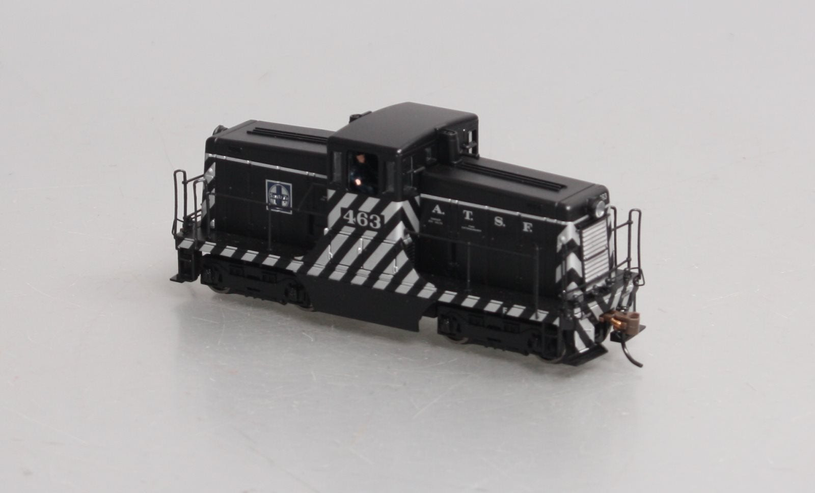 Bachmann 62208 HO Scale SF/Zebra Stripe 44-Ton Switcher #463 w/DCC