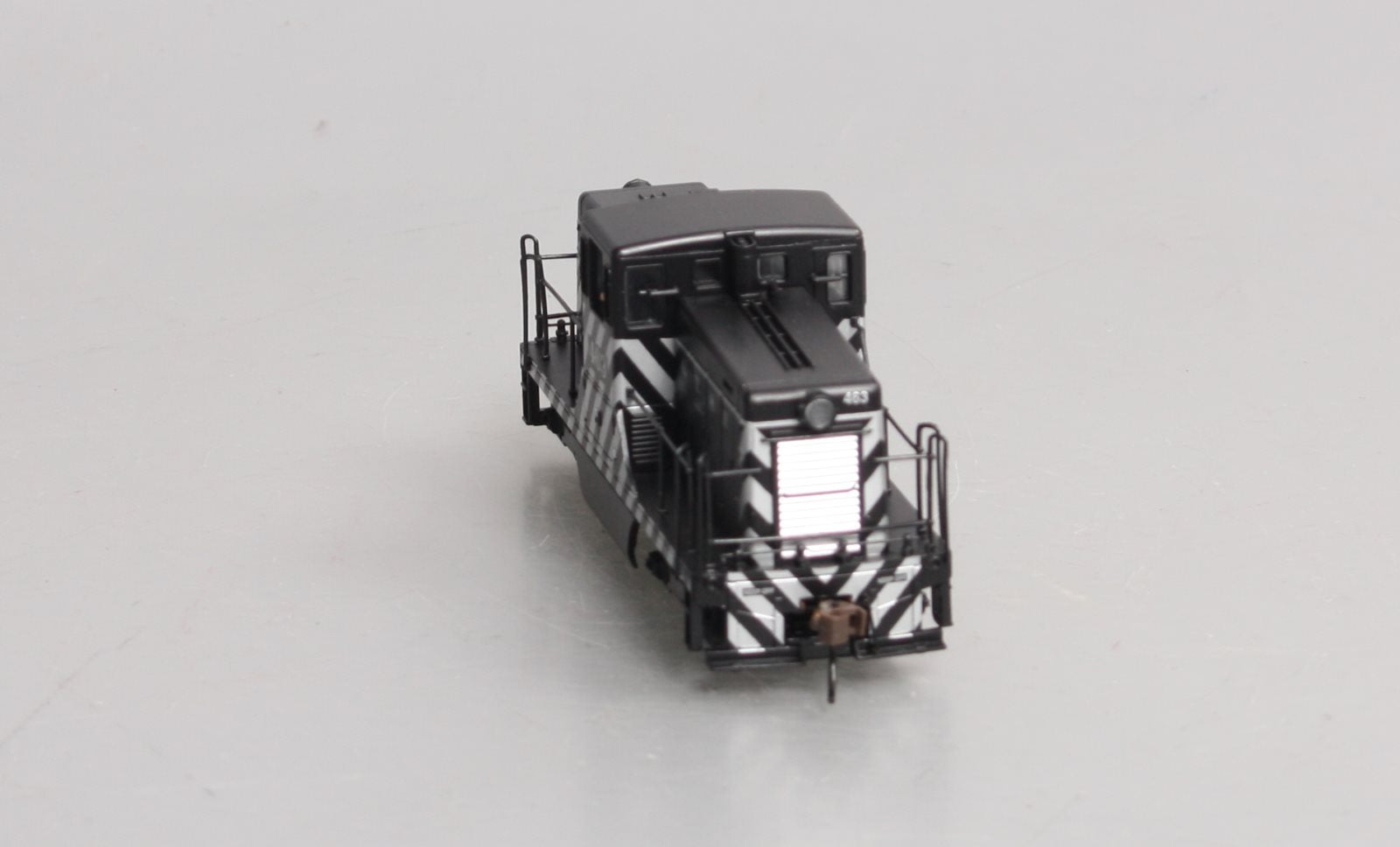 Bachmann 62208 HO Scale SF/Zebra Stripe 44-Ton Switcher #463 w/DCC