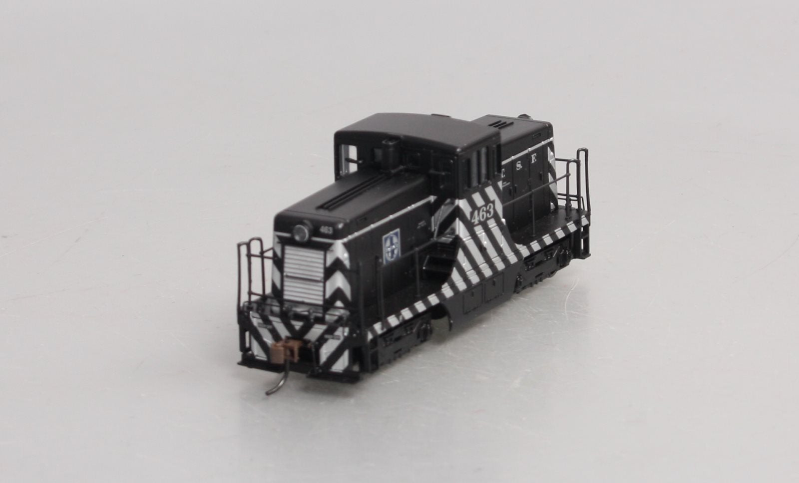 Bachmann 62208 HO Scale SF/Zebra Stripe 44-Ton Switcher #463 w/DCC