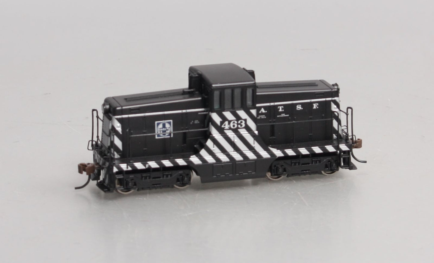 Bachmann 62208 HO Scale SF/Zebra Stripe 44-Ton Switcher #463 w/DCC