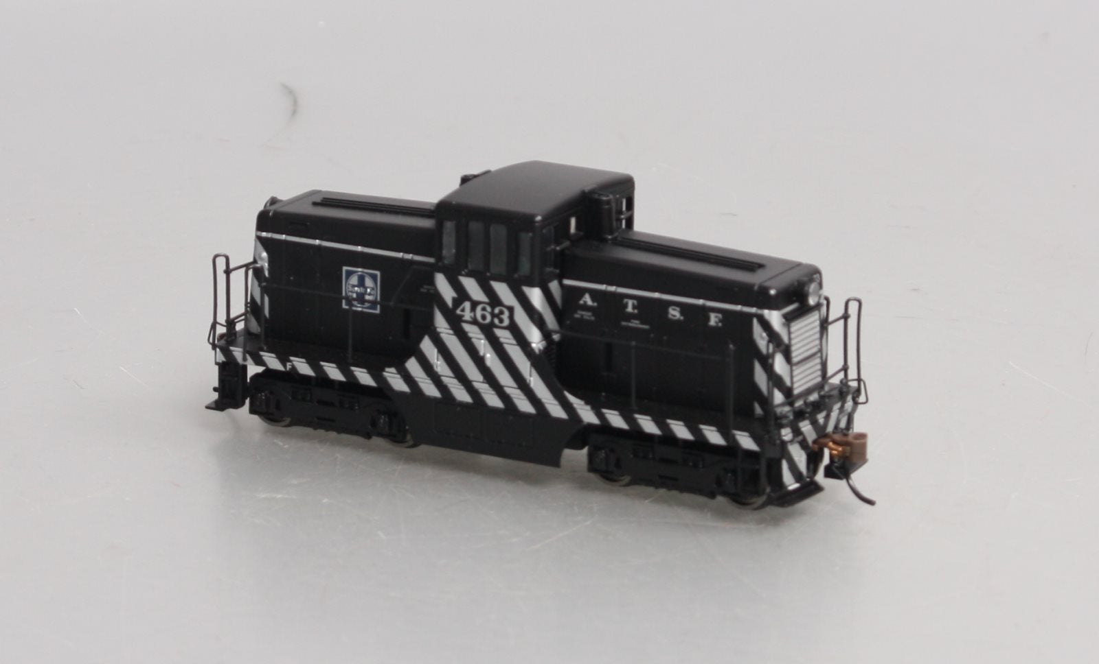 Bachmann 62208 HO Scale SF/Zebra Stripe 44-Ton Switcher #463 w/DCC